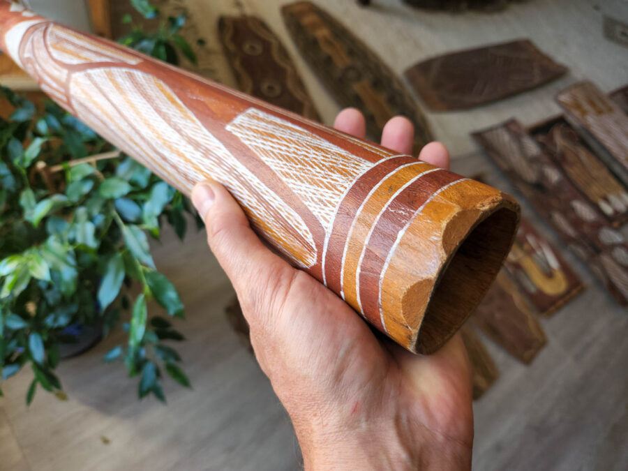 didgeridoo used for vibrational healing utilisé pour guérison par la vibration
