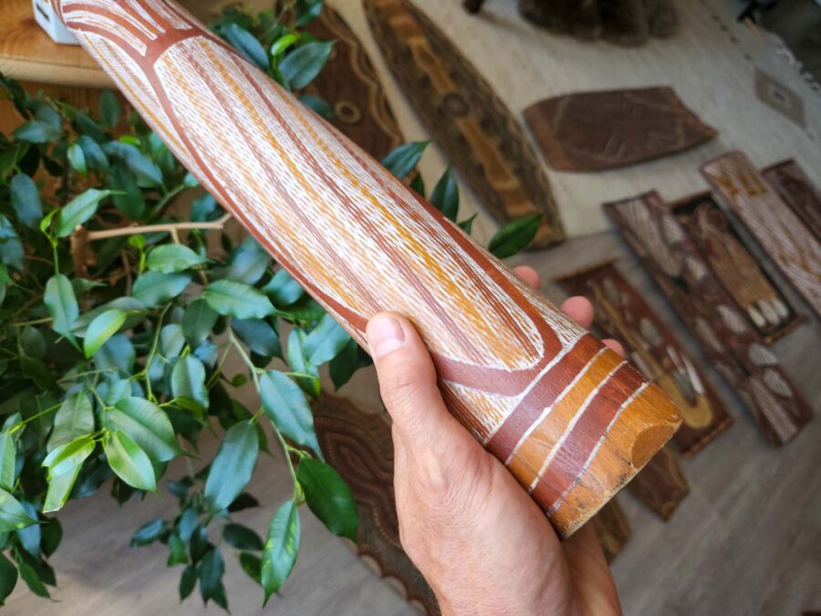 didgeridoo used for vibrational healing utilisé pour guérison par la vibration